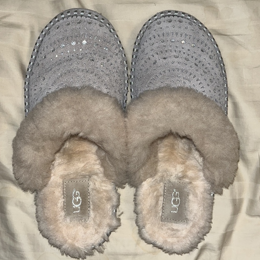 Ugg Aira Sunshine Perf Slippers in Seal, women’s size 6
